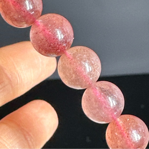 10mm 139.40CT Natural strawberry Quartz Stretchable Bracelet - Picture 5 of 17